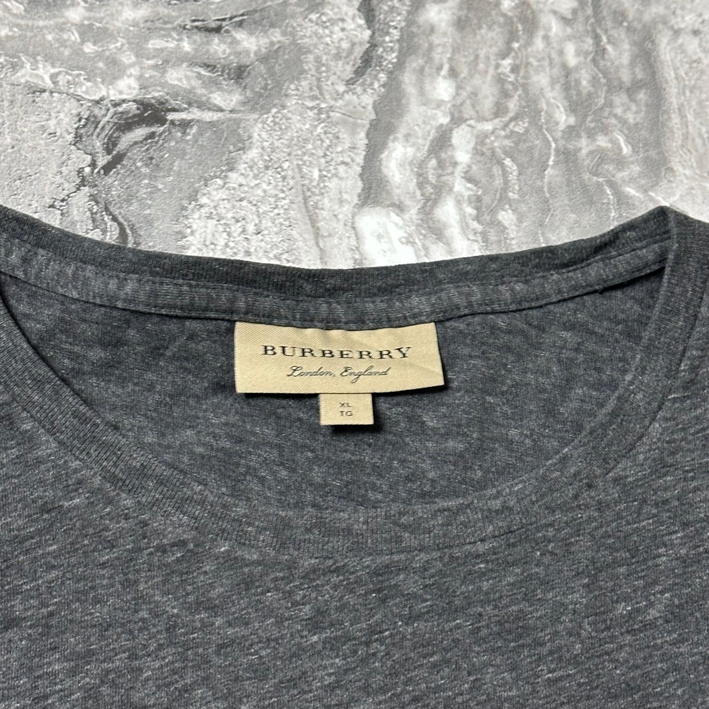 Graues T-Shirt von Burberry London England – Größe XL