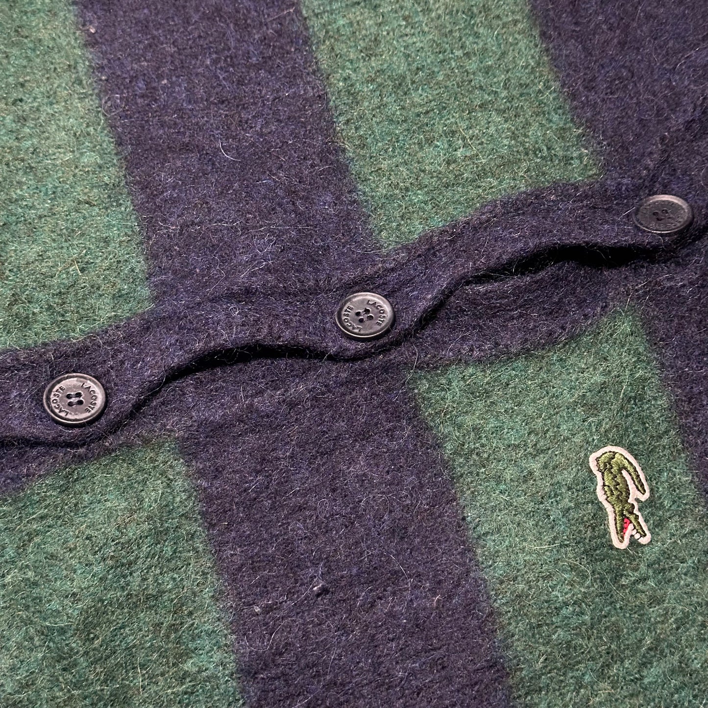 Vintage-Strickjacke von Lacoste mit Streifen – Größe S | La Freeperie