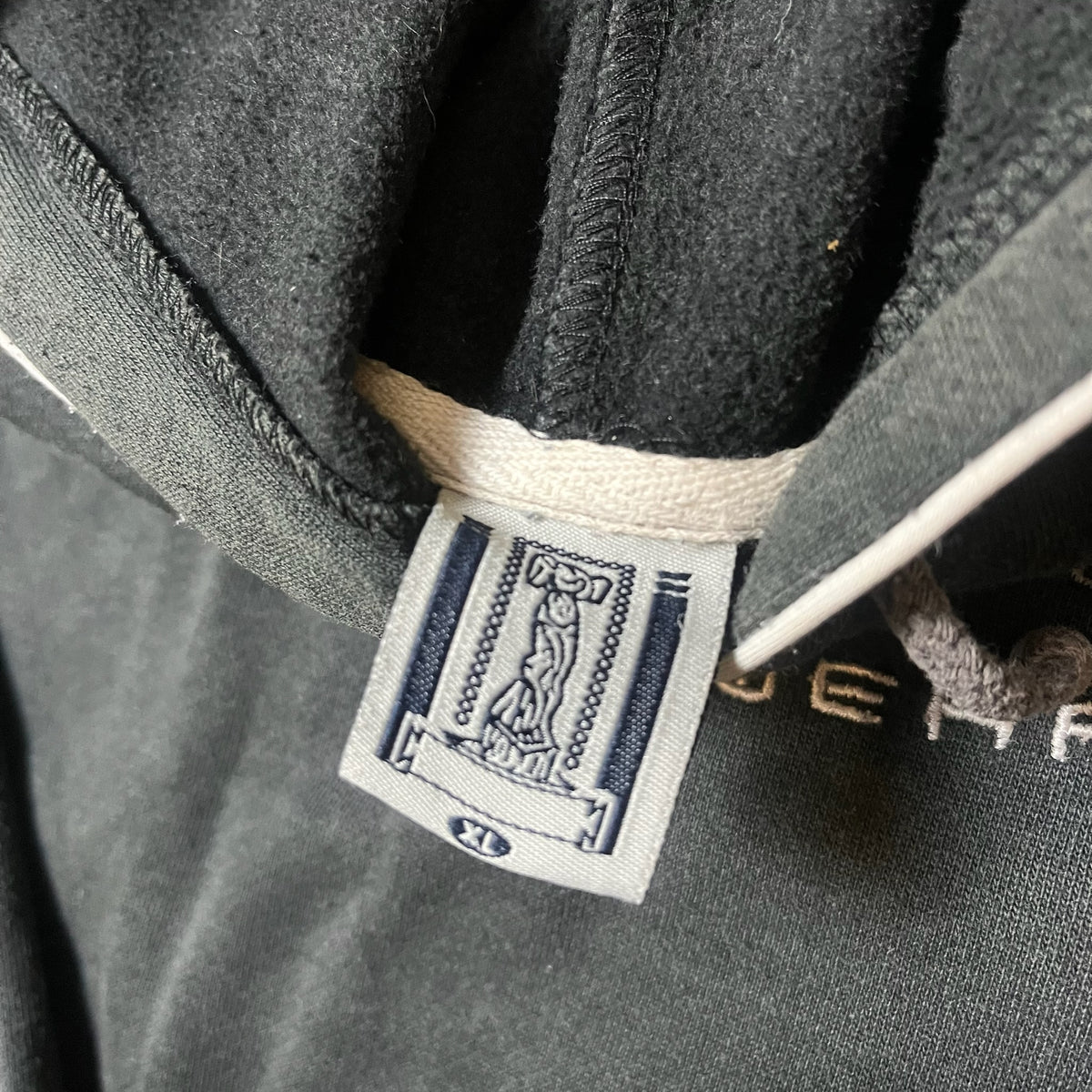 Étiquette taille XL du sweat à capuche Nike noir