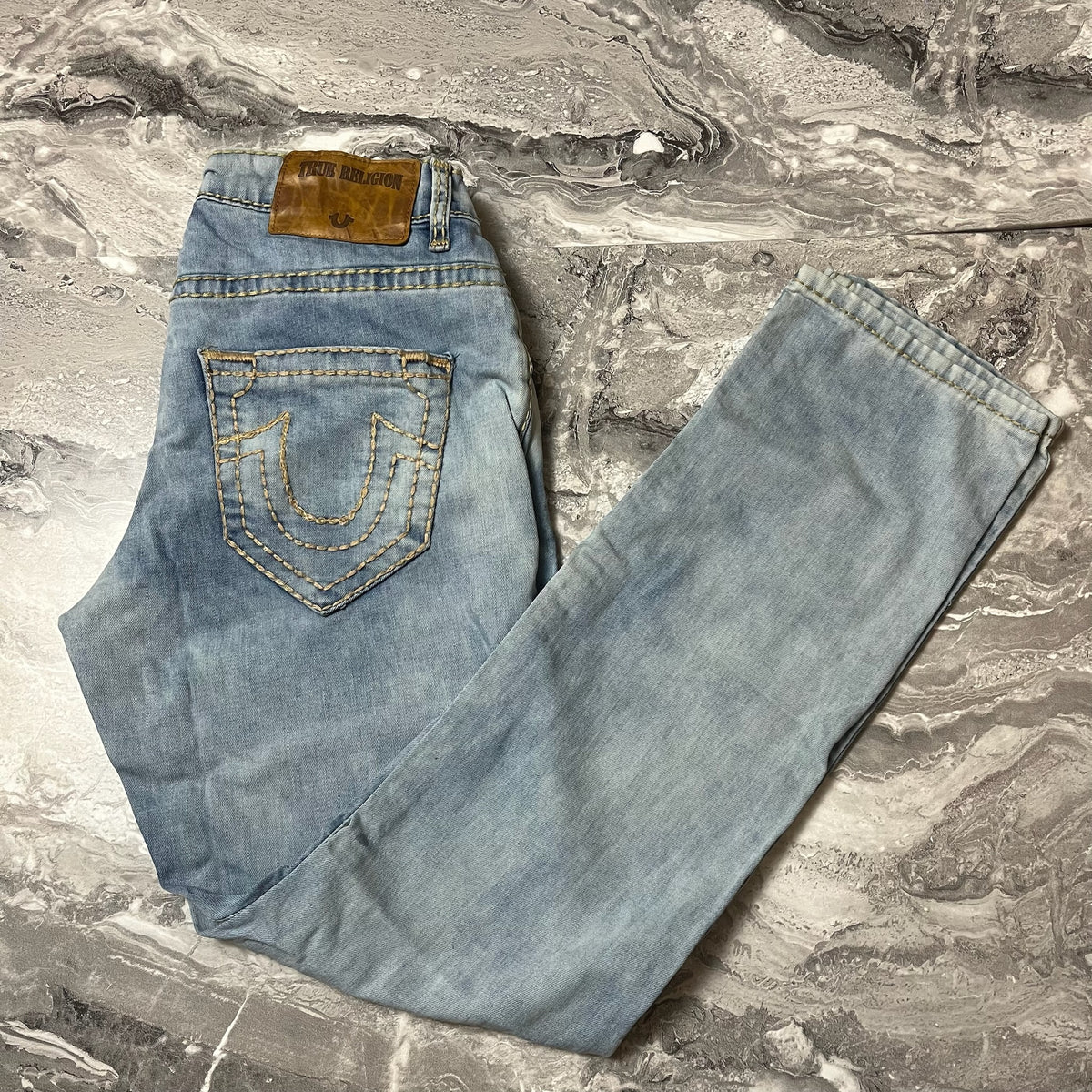 Jean True Religion bleu clair plié à plat