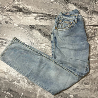 Jean True Religion bleu clair plié vue côté avant