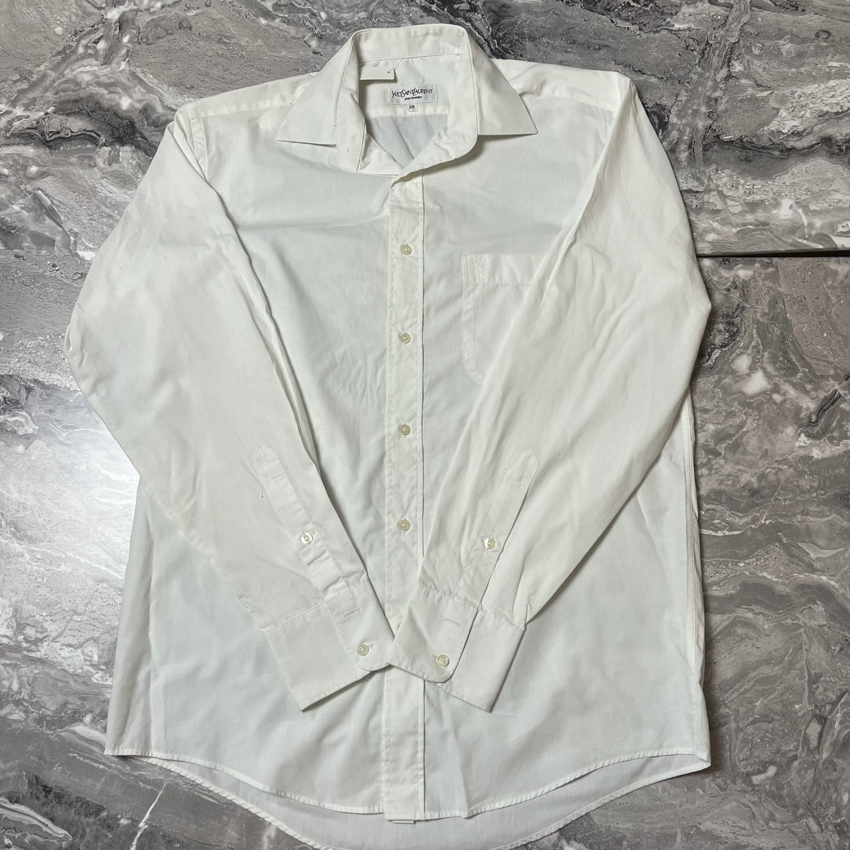 Chemise Yves Saint Laurent blanche vue de face