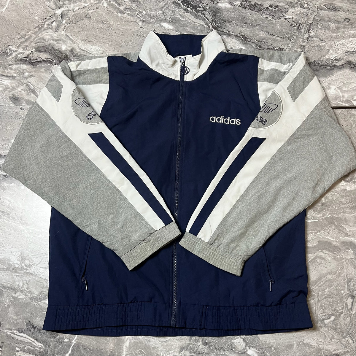 Veste Adidas bleu gris blanc vue de face