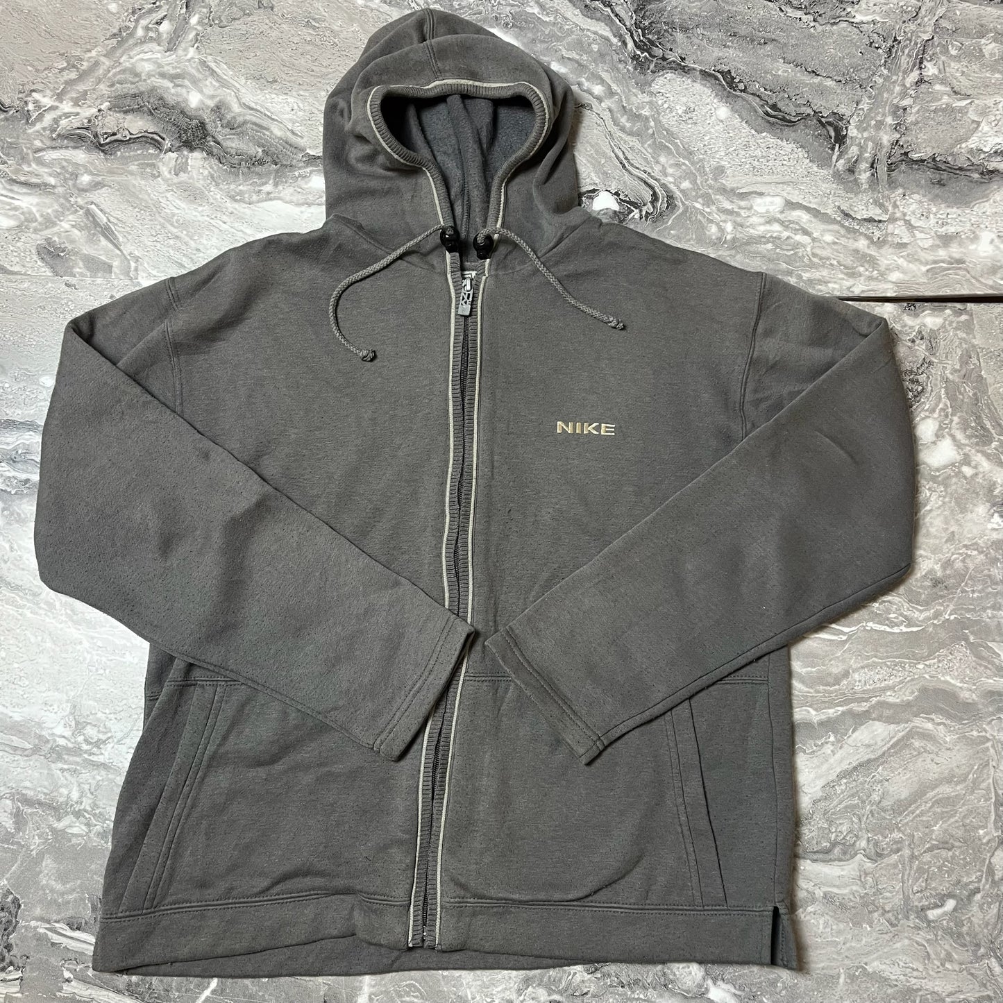 Sweat à capuche Nike gris foncé vue de face