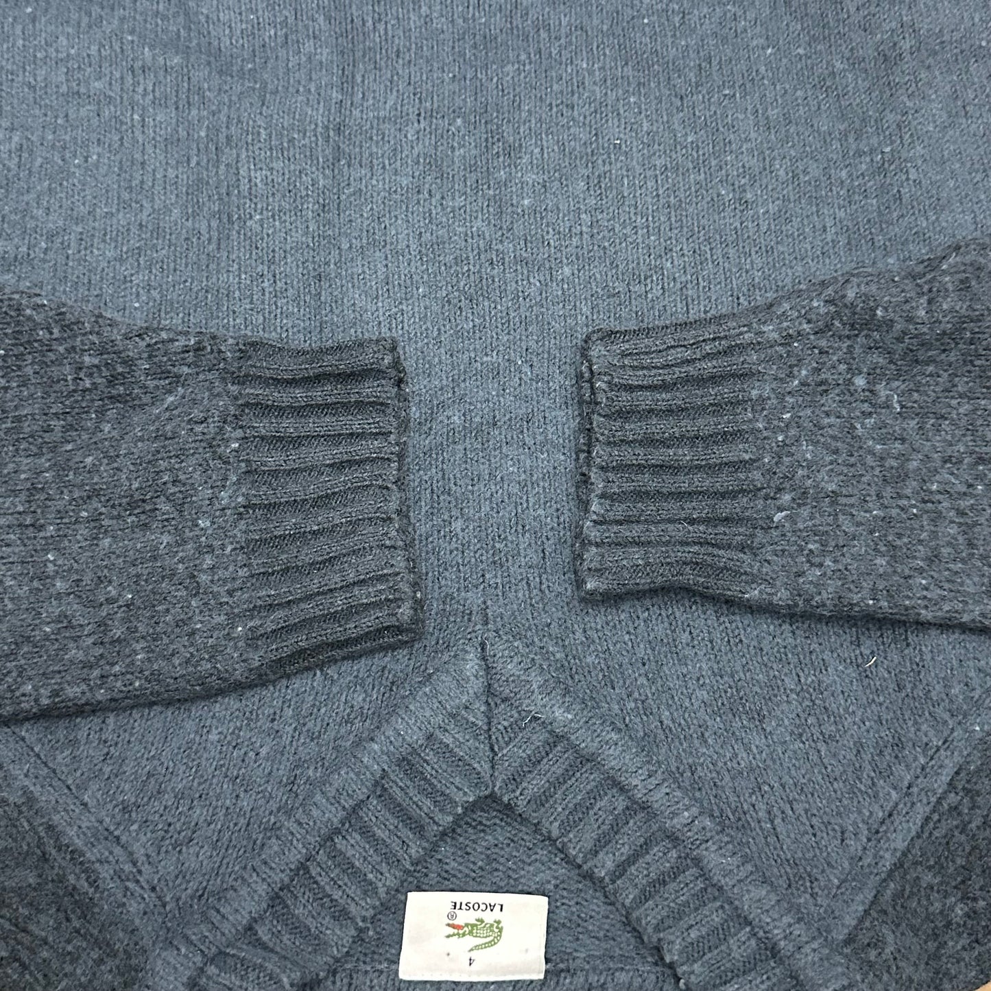 Pull Lacoste col V – Taille M