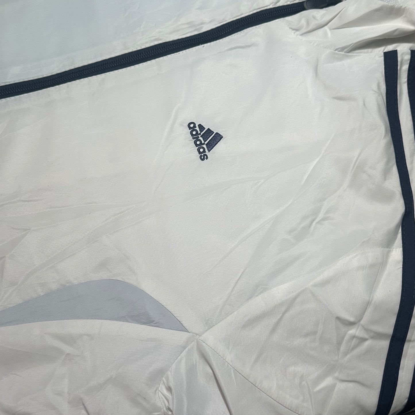 Adidas-Jacke mit Reißverschluss und Streifen – Größe S