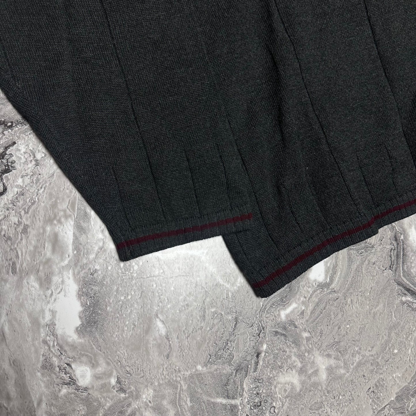 Pull col V Burberry Gris– Taille M