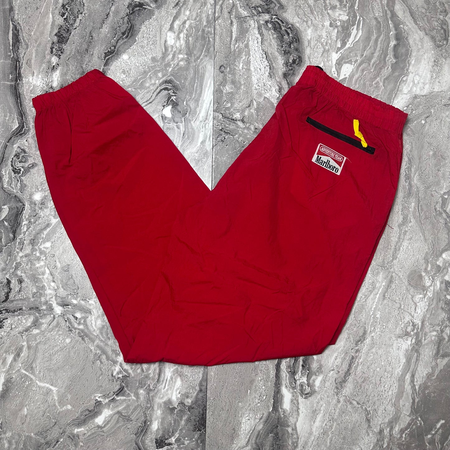 Marlboro rote Trainingshose – Größe L