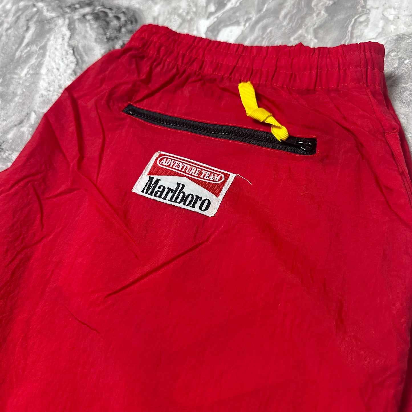 Marlboro rote Trainingshose – Größe L