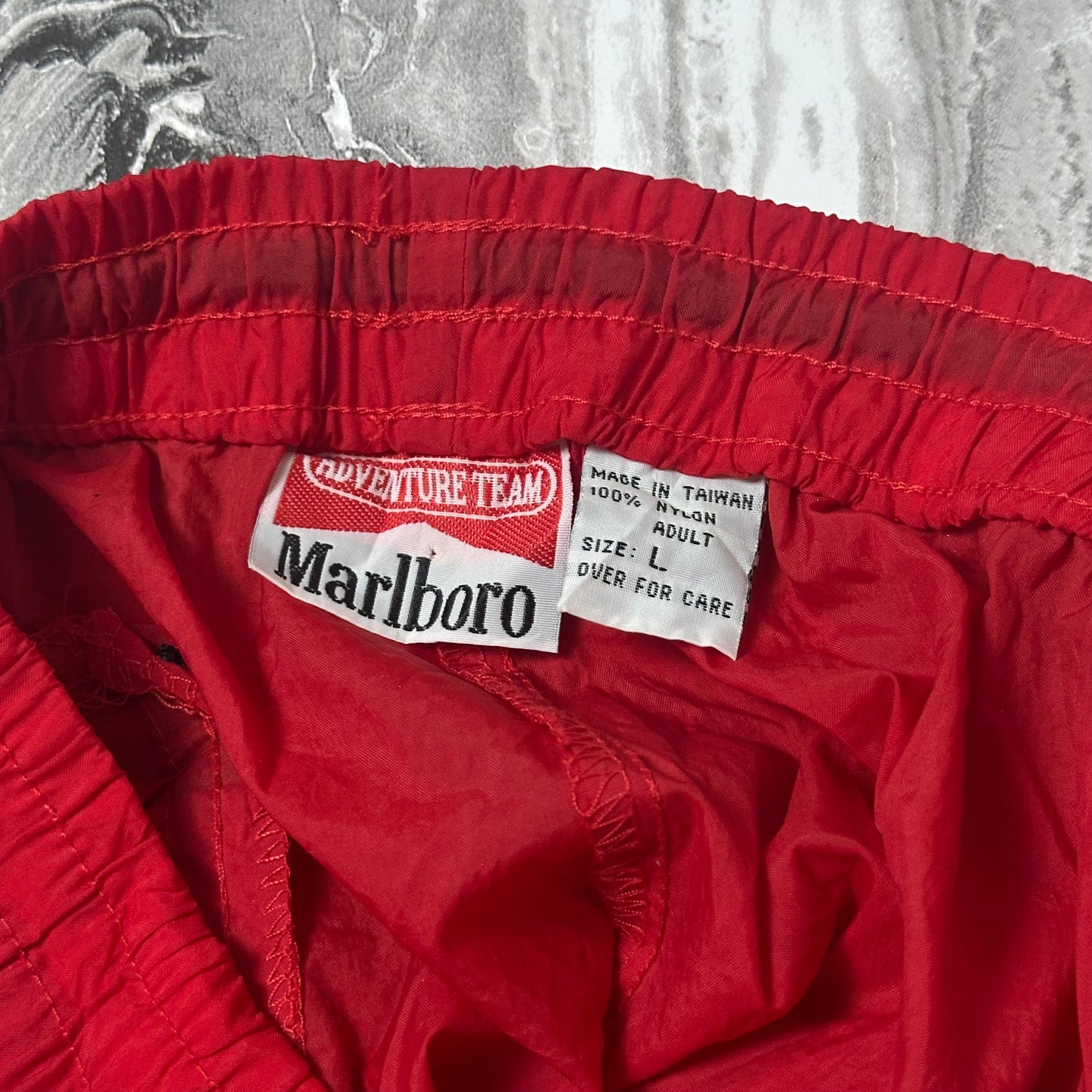 Marlboro rote Trainingshose – Größe L
