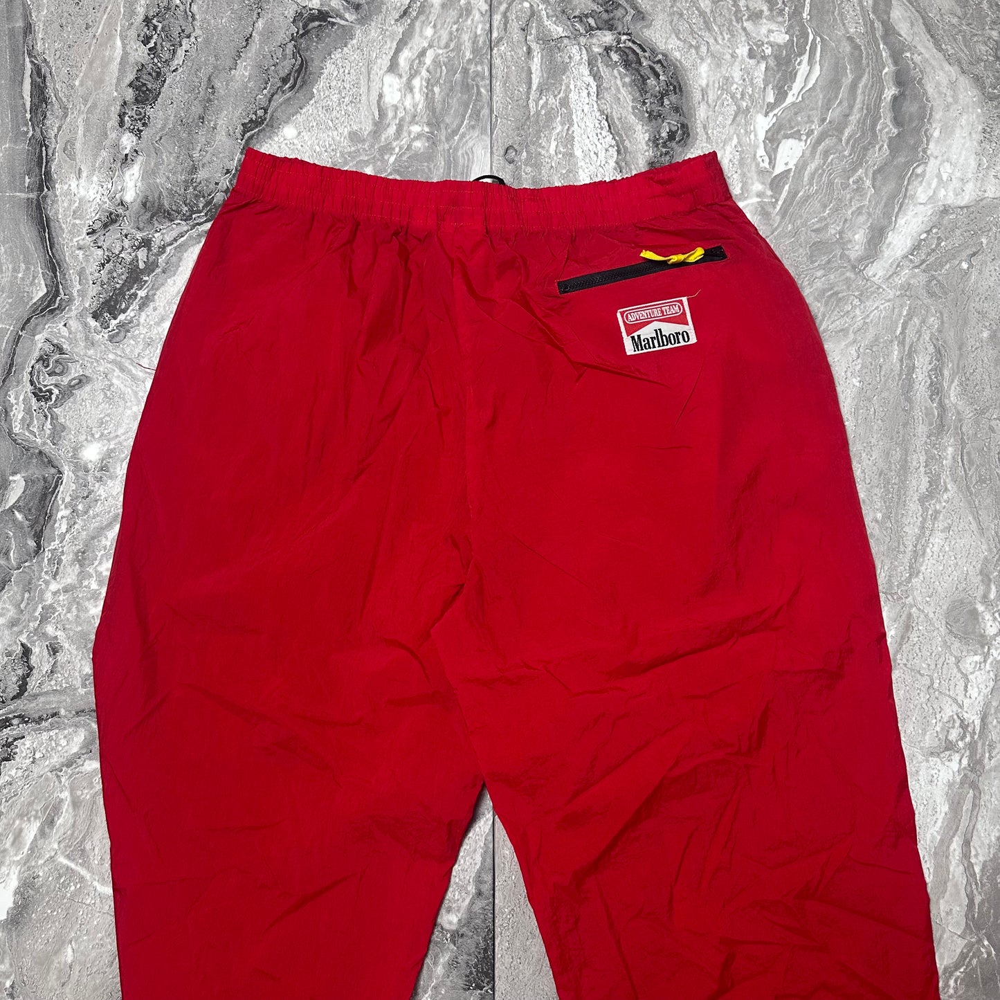 Marlboro rote Trainingshose – Größe L
