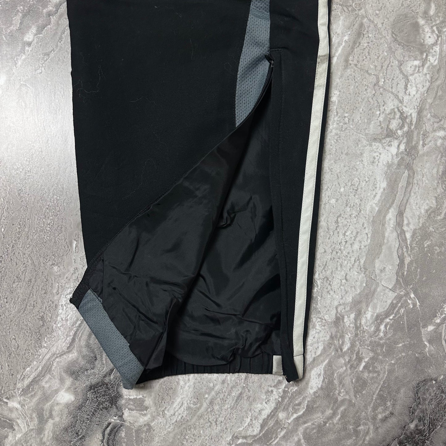 Track Pant Adidas Noir Patch – Taille L