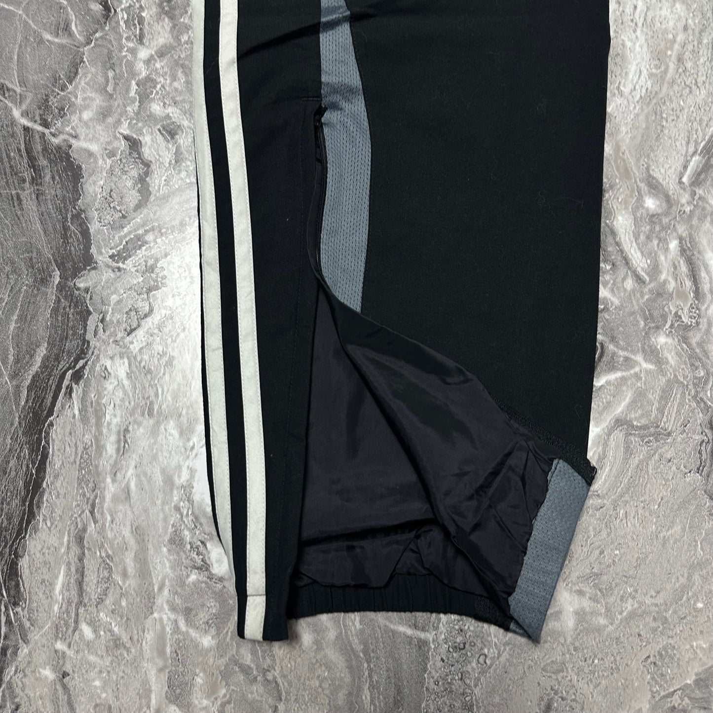 Track Pant Adidas Noir Patch – Taille L