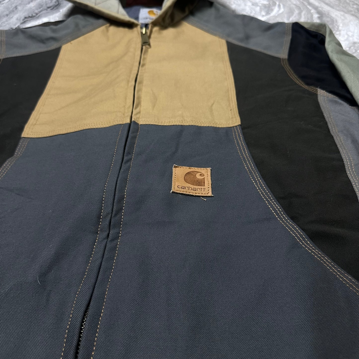 Carhartt Patchwork-Jacke – Größe L