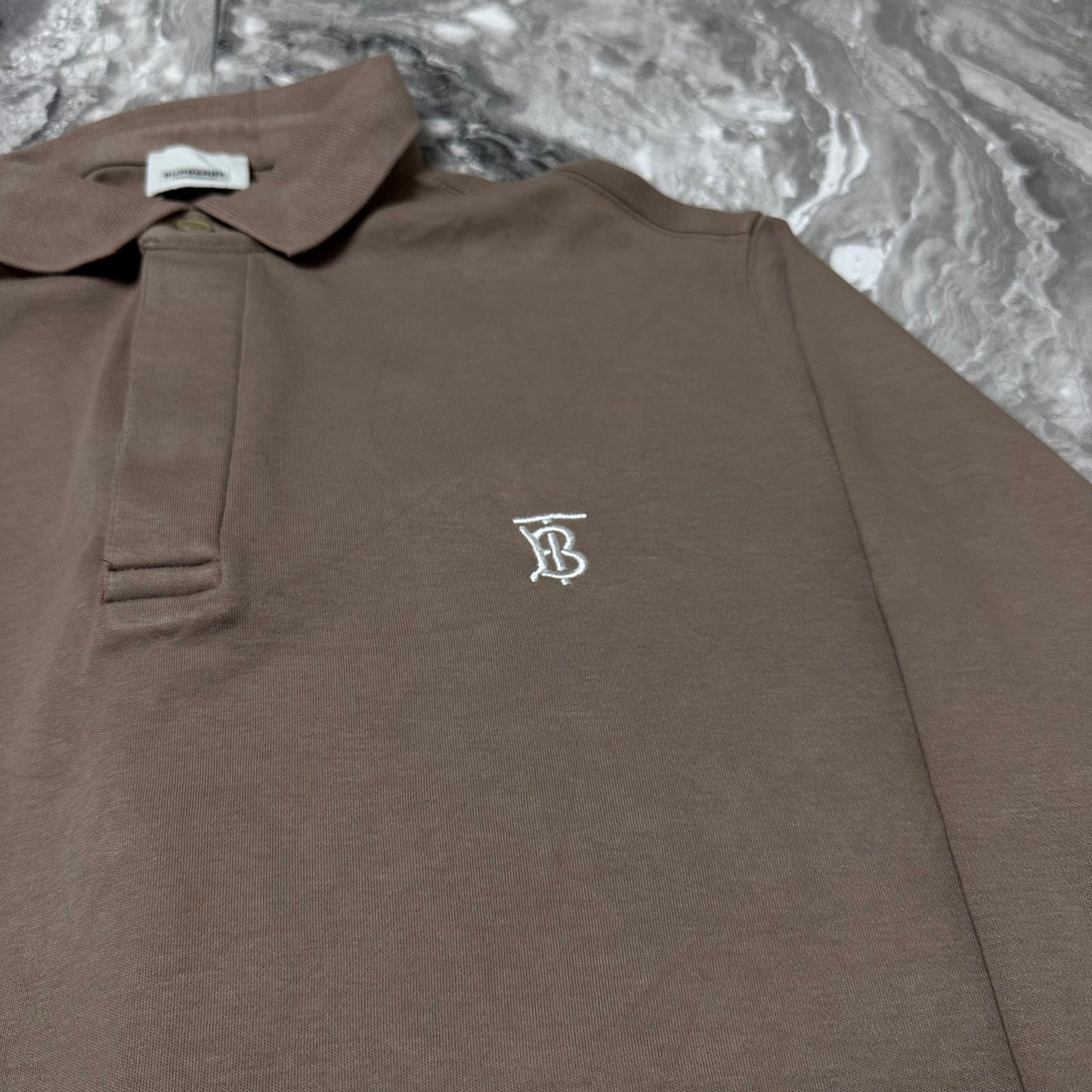 Burberry Poloshirt in Taupe mit langen Ärmeln – Größe M