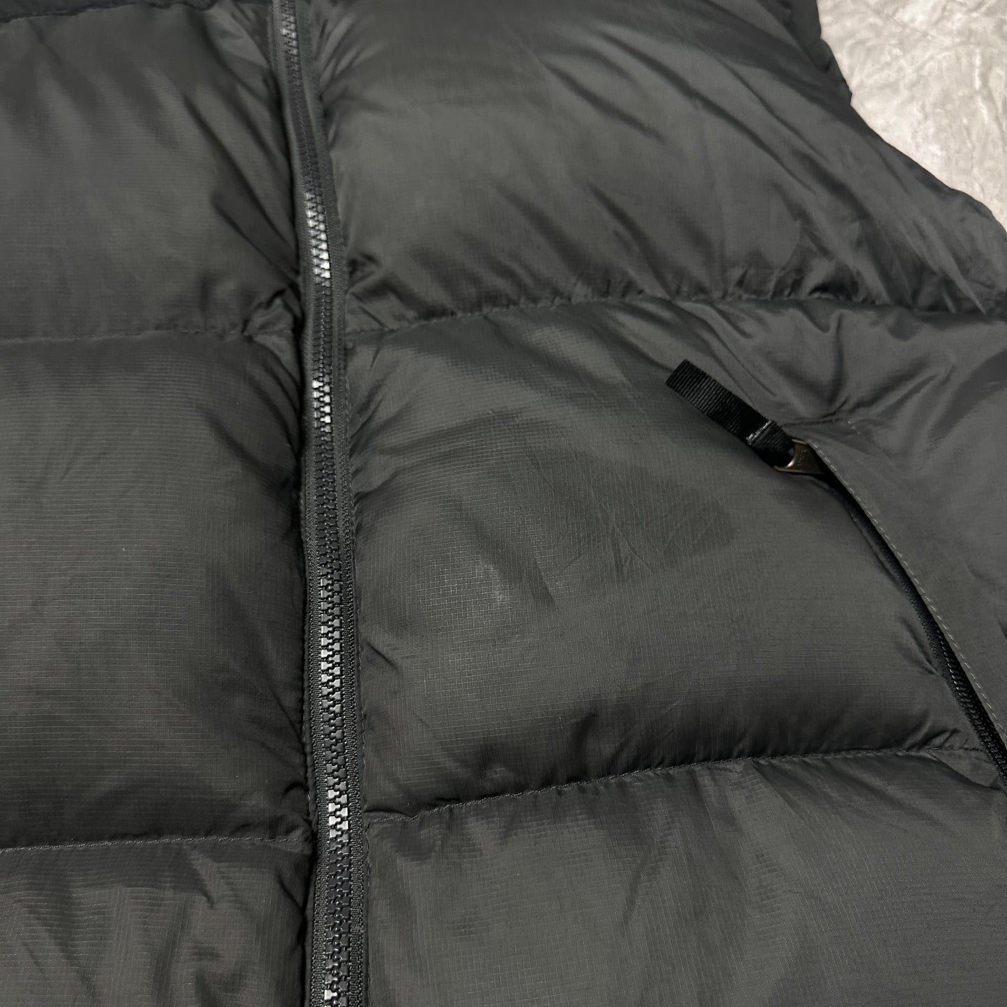 The North Face 700 Ärmellose Steppjacke Grau/Schwarz – Größe M