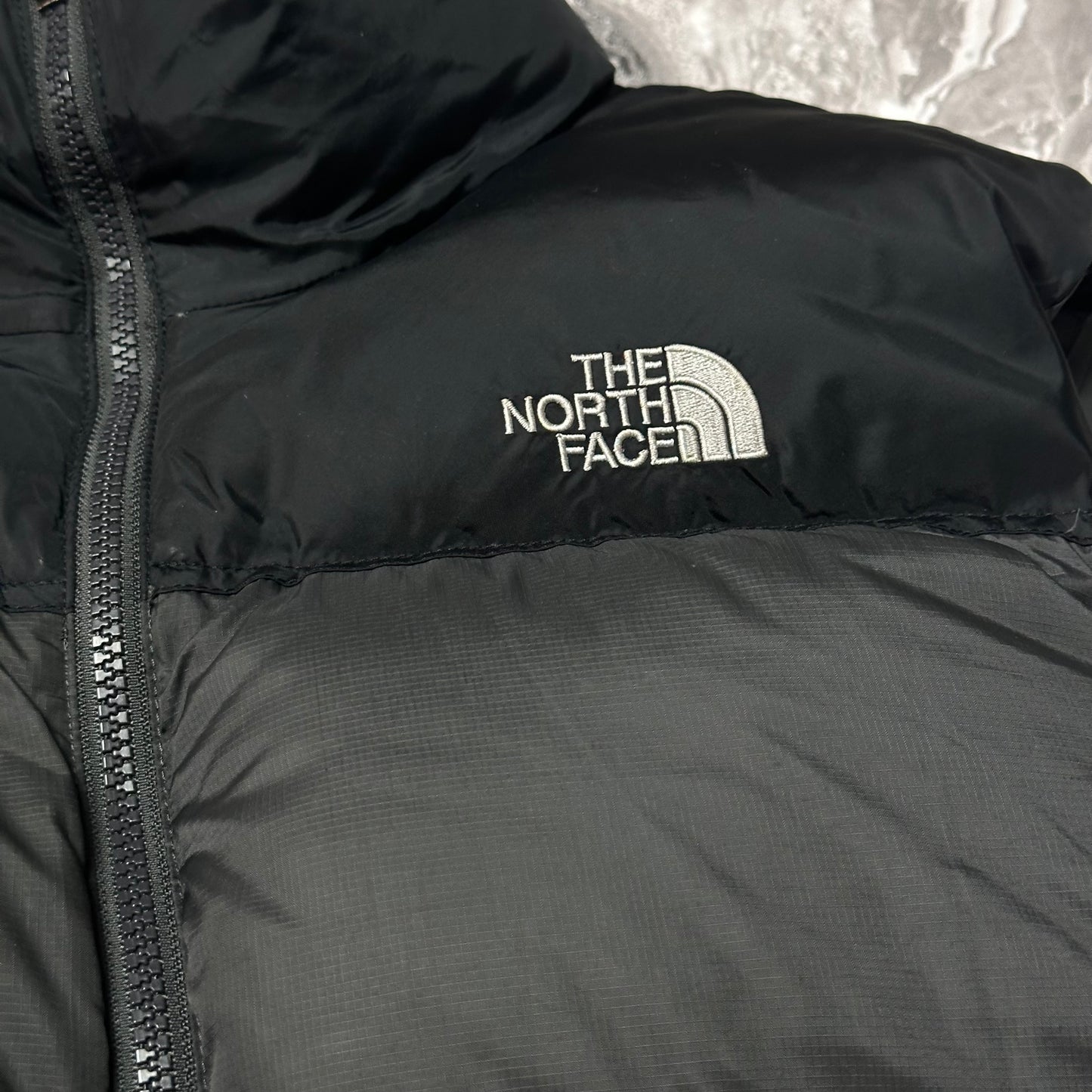 The North Face 700 Ärmellose Steppjacke Grau/Schwarz – Größe M