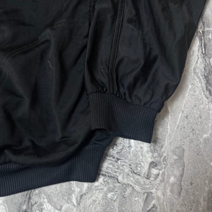 Manche et poignet en bord-côte de la veste Nike noire