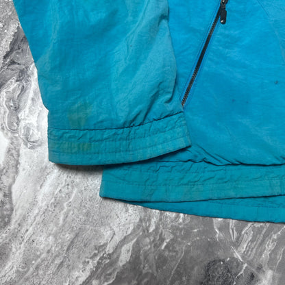 Manche de la veste Puma avec traces de salissures visibles