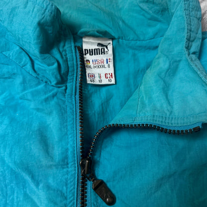 Étiquette de taille Puma XXL sur la veste bleue