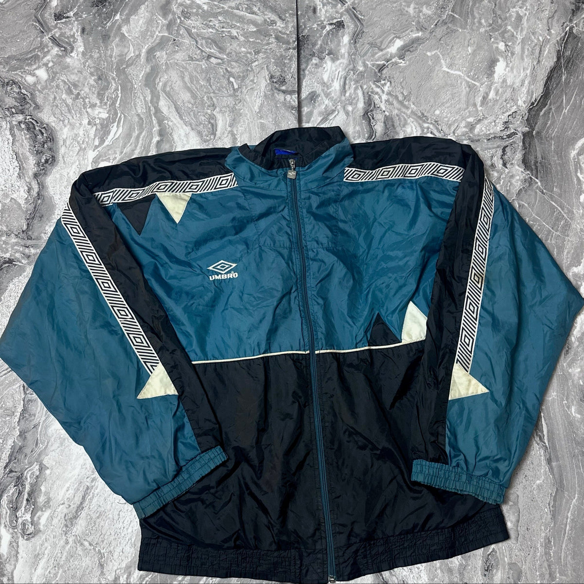 Veste Umbro vintage bicolore bleu et noir vue de face