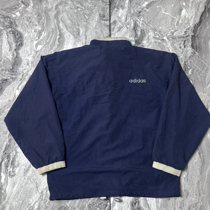 Dos de la veste Adidas bleu marine avec logo brodé