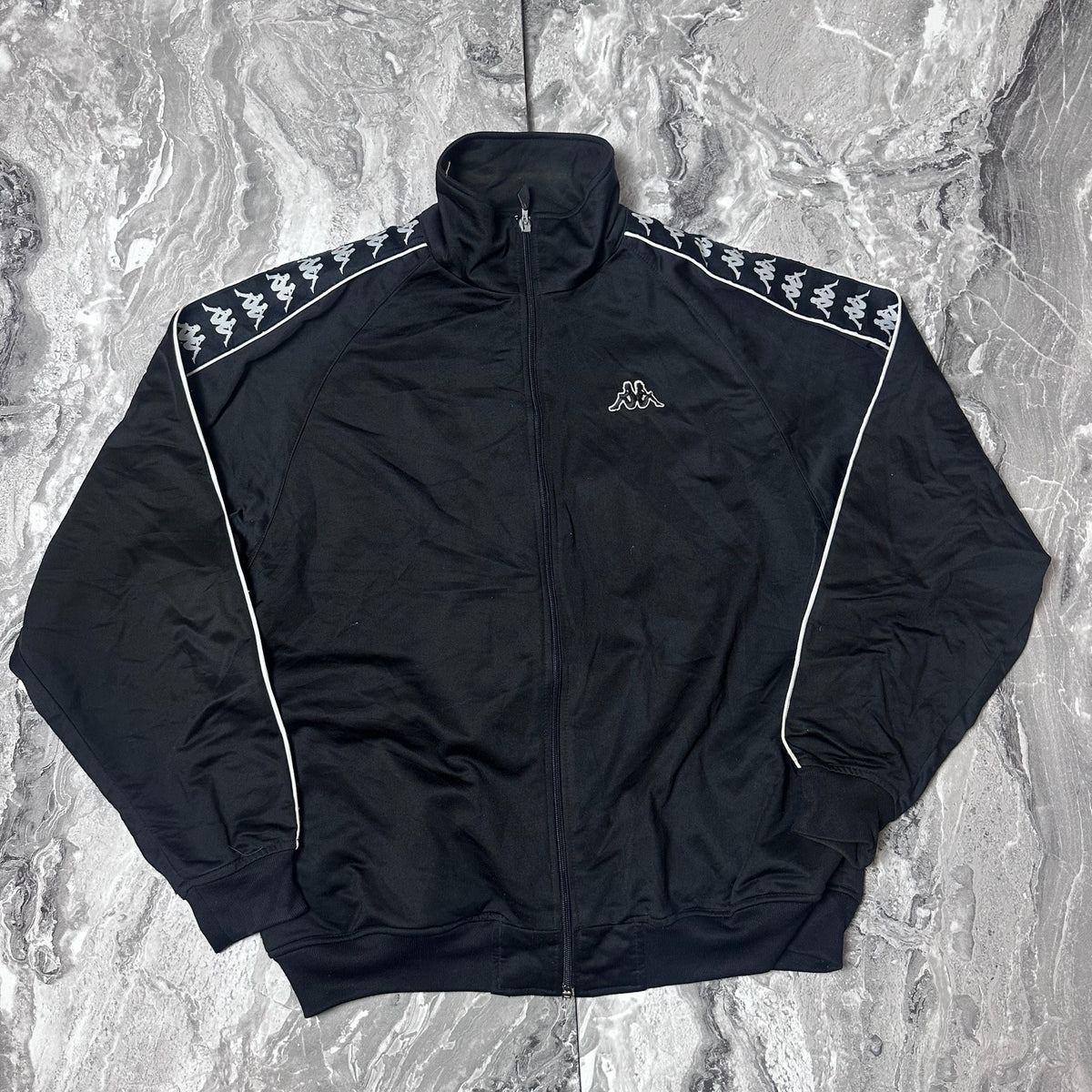 Veste Kappa noire à manches longues avec bandes logo sur les épaules vue de face