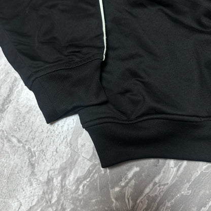 Étiquette Kappa taille M cousue dans le col de la veste noire