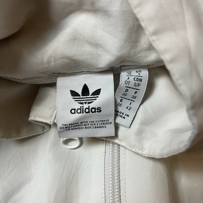Étiquette Adidas indiquant taille S et informations de fabrication