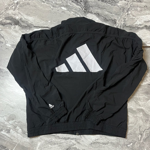 Dos de la veste Adidas Training noire avec grand logo blanc