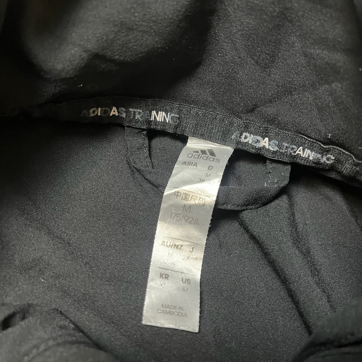Étiquette intérieure Adidas Training taille M