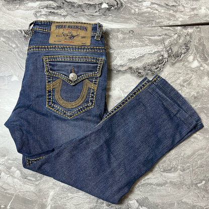 Jean True Religion denim bleu plié avec poche arrière visible