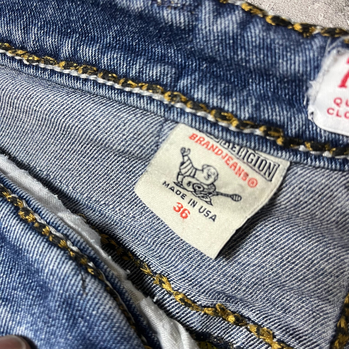 Étiquette taille 36 et Made in USA dans le jean True Religion