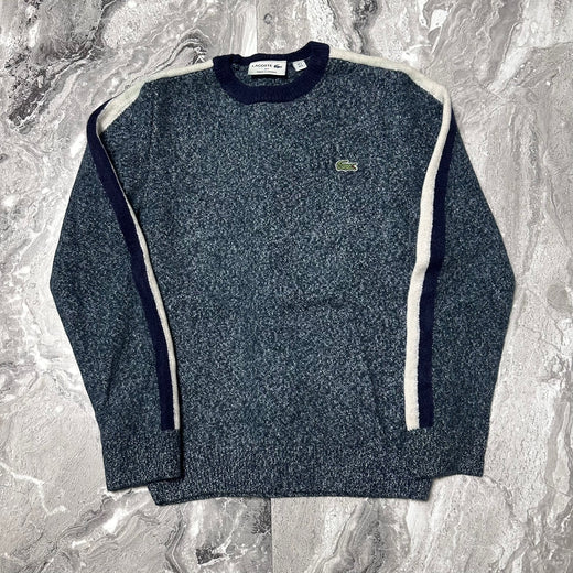 Pull Lacoste bleu chiné avec bandes blanches et bleues vue de face
